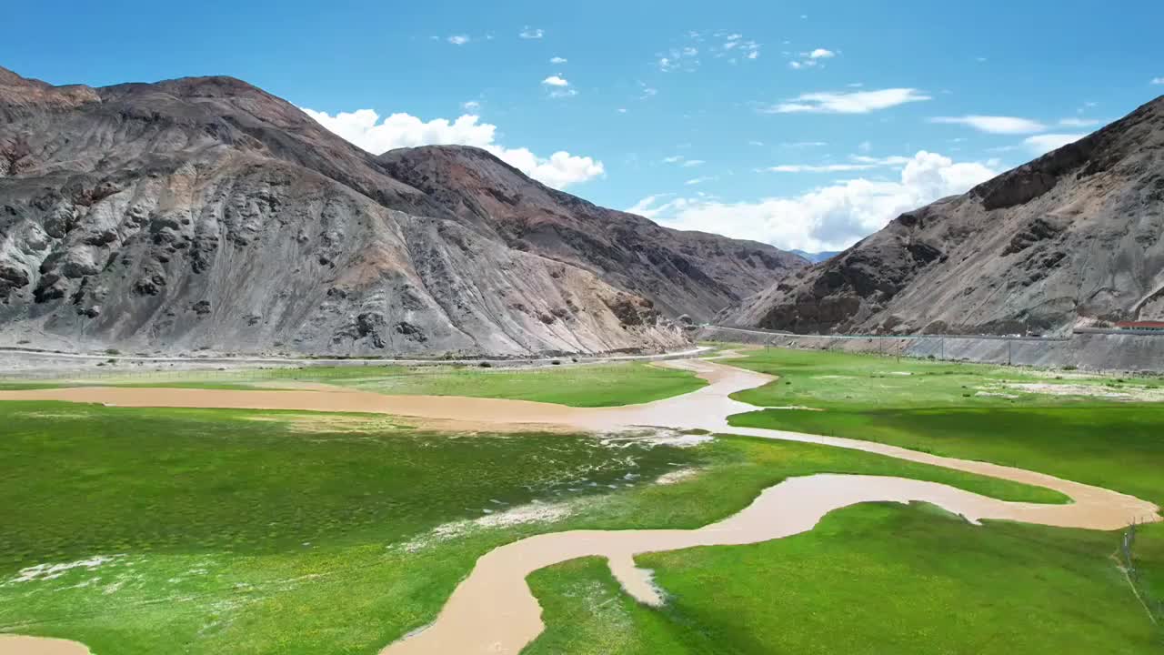 航拍新疆喀什塔县塔合曼湿地公园视频下载