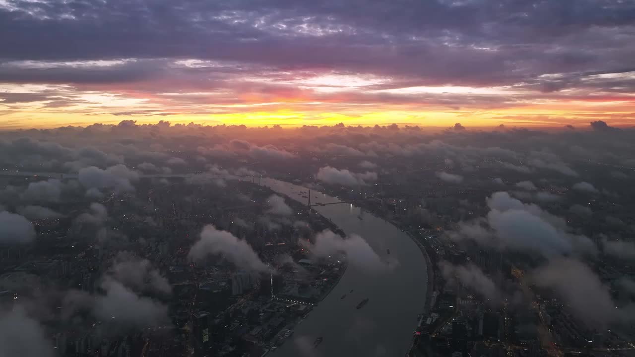 黄浦江 云层 日出 江面 河流 城市穿云视频下载