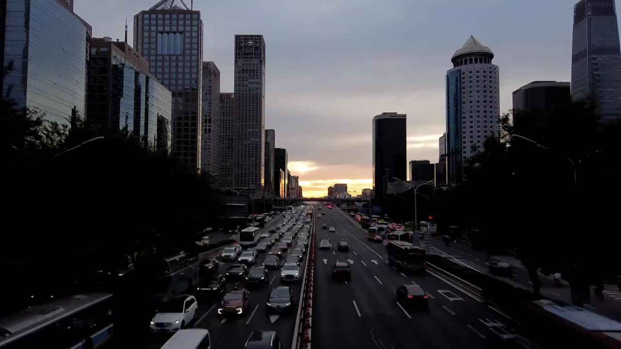 北京国贸CBD超级晚霞日落车流延时视频下载