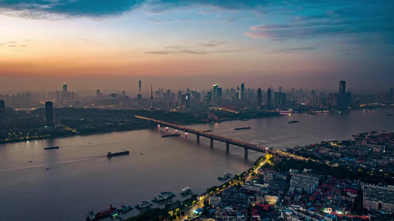 湖北武汉长江大桥夜景航拍城市天际线视频下载