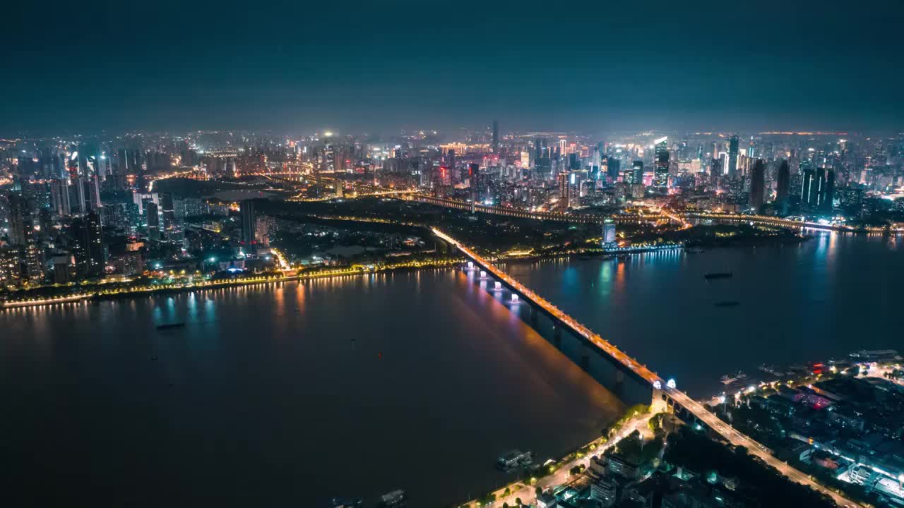 湖北武汉长江大桥夜景航拍城市天际线视频下载