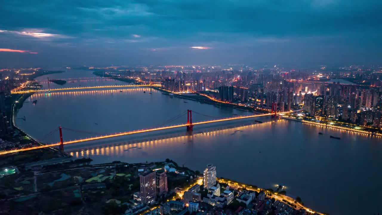 湖北武汉鹦鹉洲长江大桥航拍城市夜景视频下载