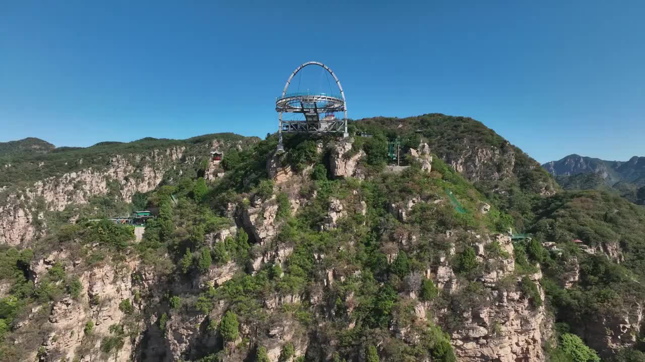 4k航拍北京平谷区石林峡UFO玻璃栈道视频素材