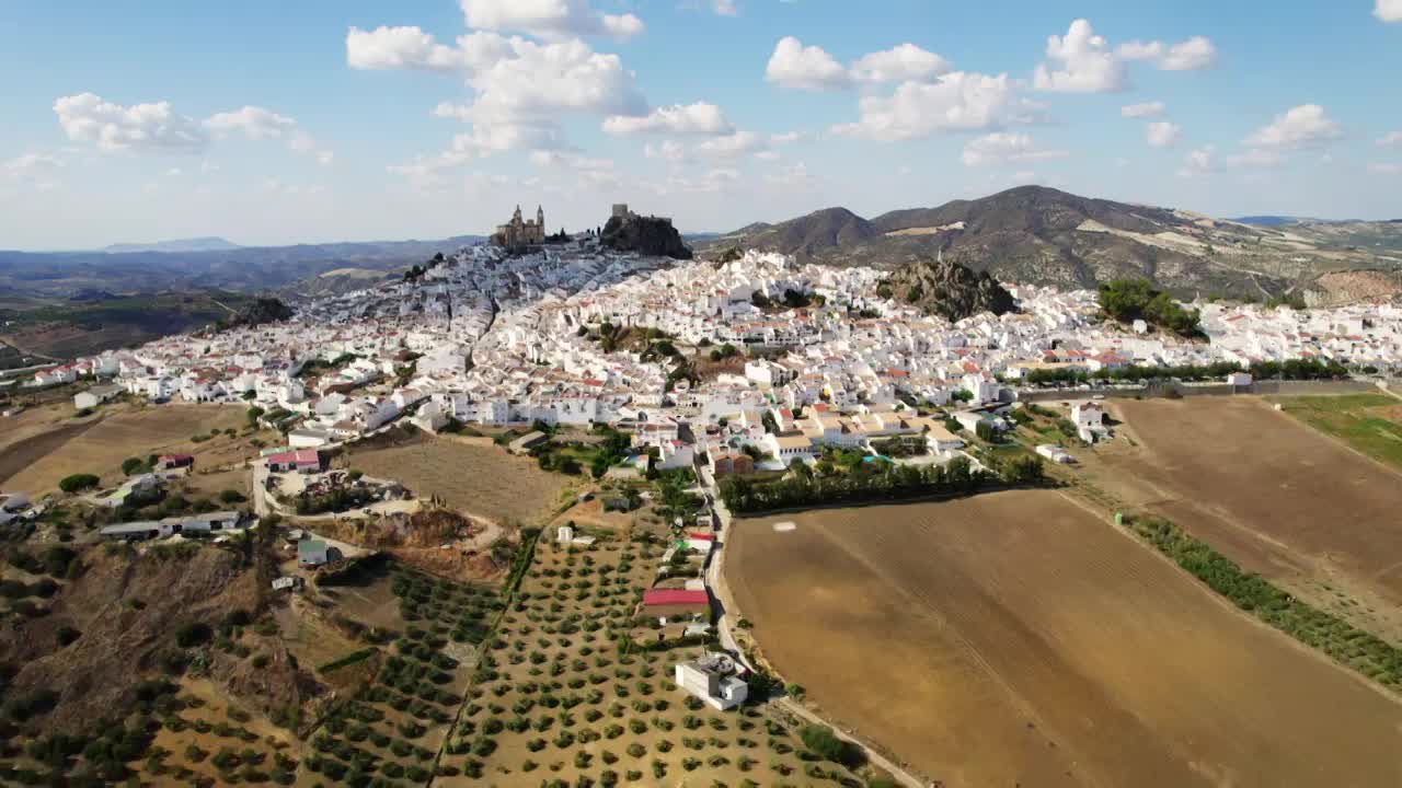 西班牙安达卢西亚加的斯省山间小镇奥尔韦拉航拍视频下载