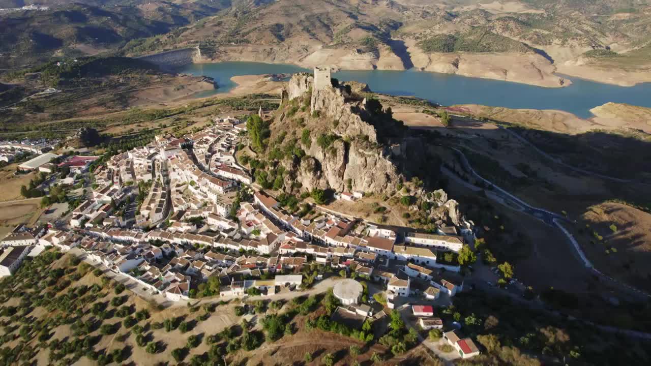 西班牙安达卢西亚加的斯省山间小镇航拍视频下载