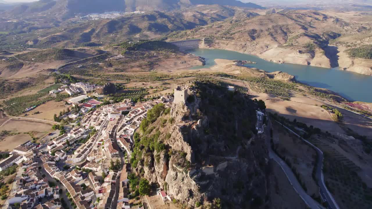 西班牙安达卢西亚加的斯省山间小镇航拍视频下载
