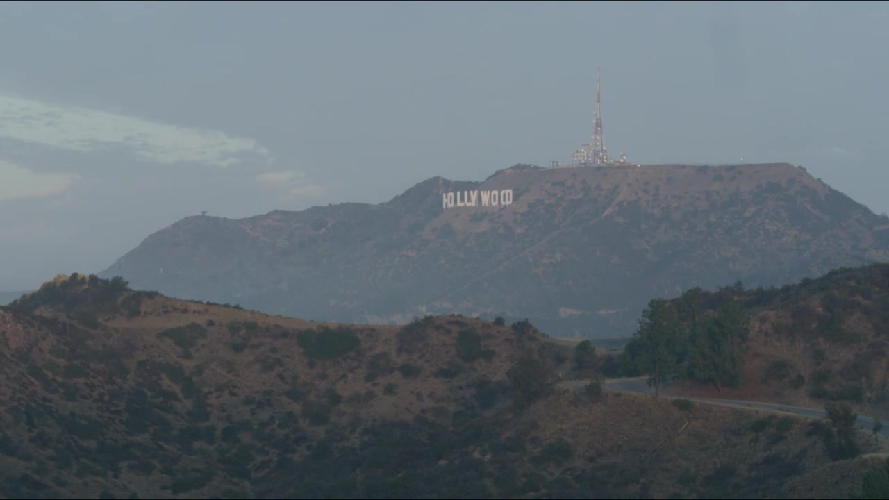 固定镜头拍摄山上的好莱坞标注视频下载