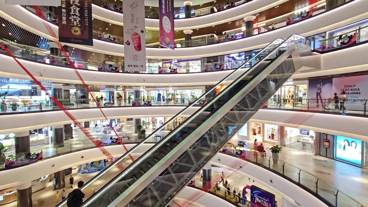 大型购物中心里购物的消费者视频下载