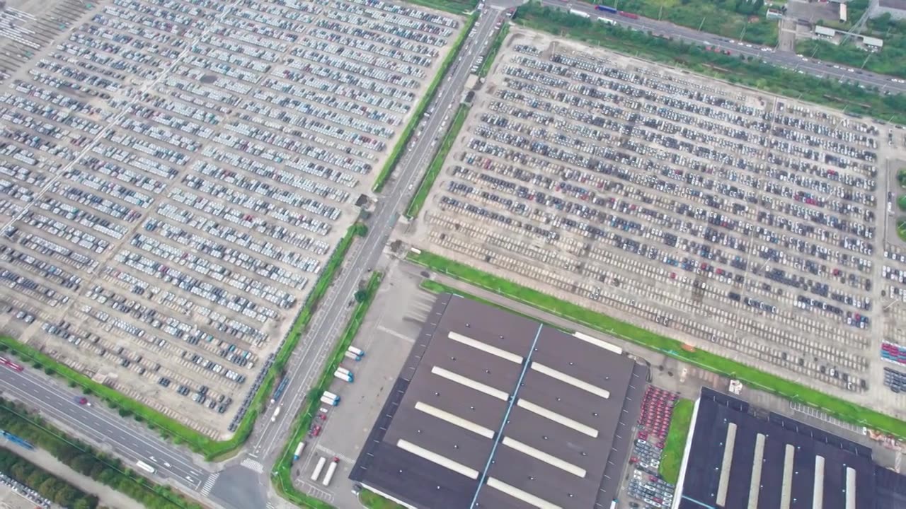 成都龙泉驿区汽车产业园，汽车产业基地新车停车场航拍实时视频下载