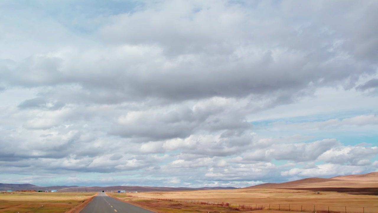 内蒙古大兴安岭呼伦贝尔到满洲里的最美中俄边防公路卡线秋天自然风景视频素材