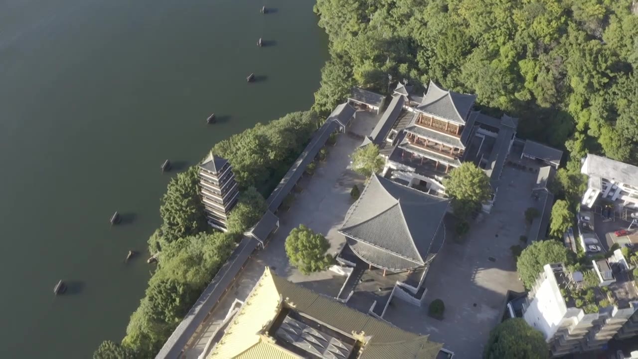 中国广西柳州文庙-水边的传统楼阁建筑视频素材