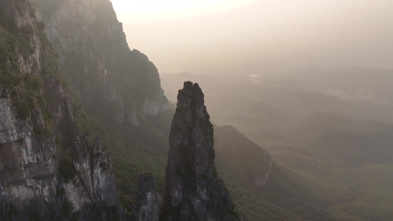 河南省焦作市云台山风景区夏季日出航拍视频下载