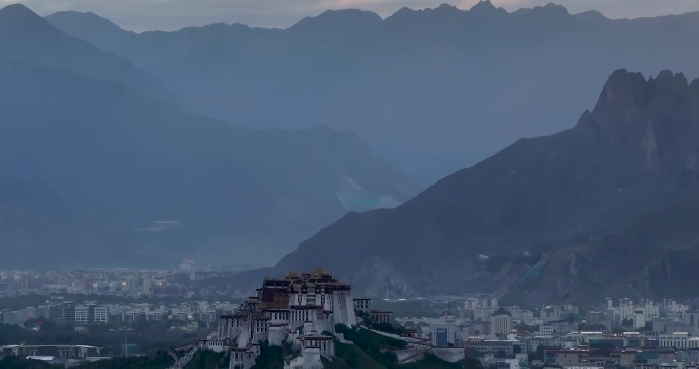 航拍西藏拉萨日出城市风光视频素材