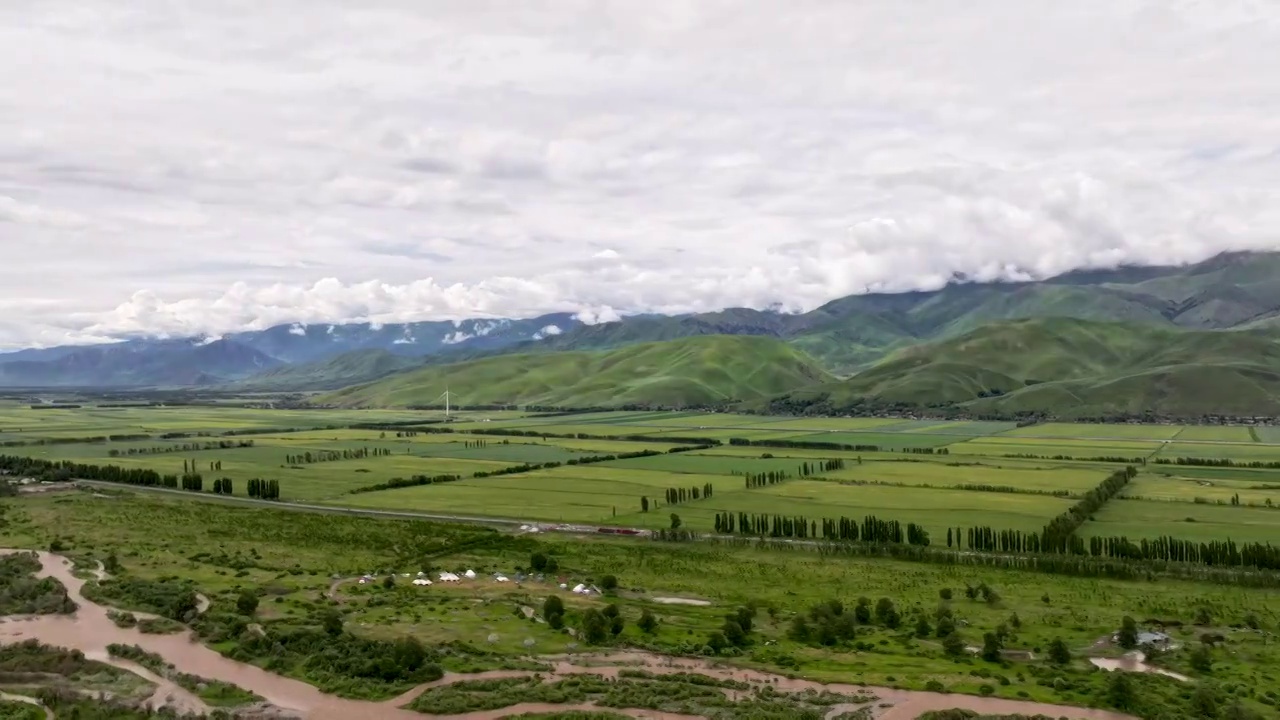 新疆伊犁那拉提景区延时航拍视频素材
