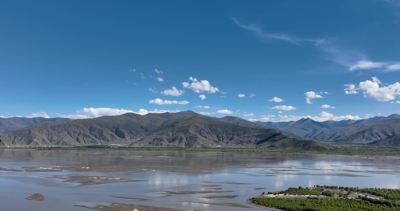航拍西藏曲乃高速雅鲁藏布江风光视频素材