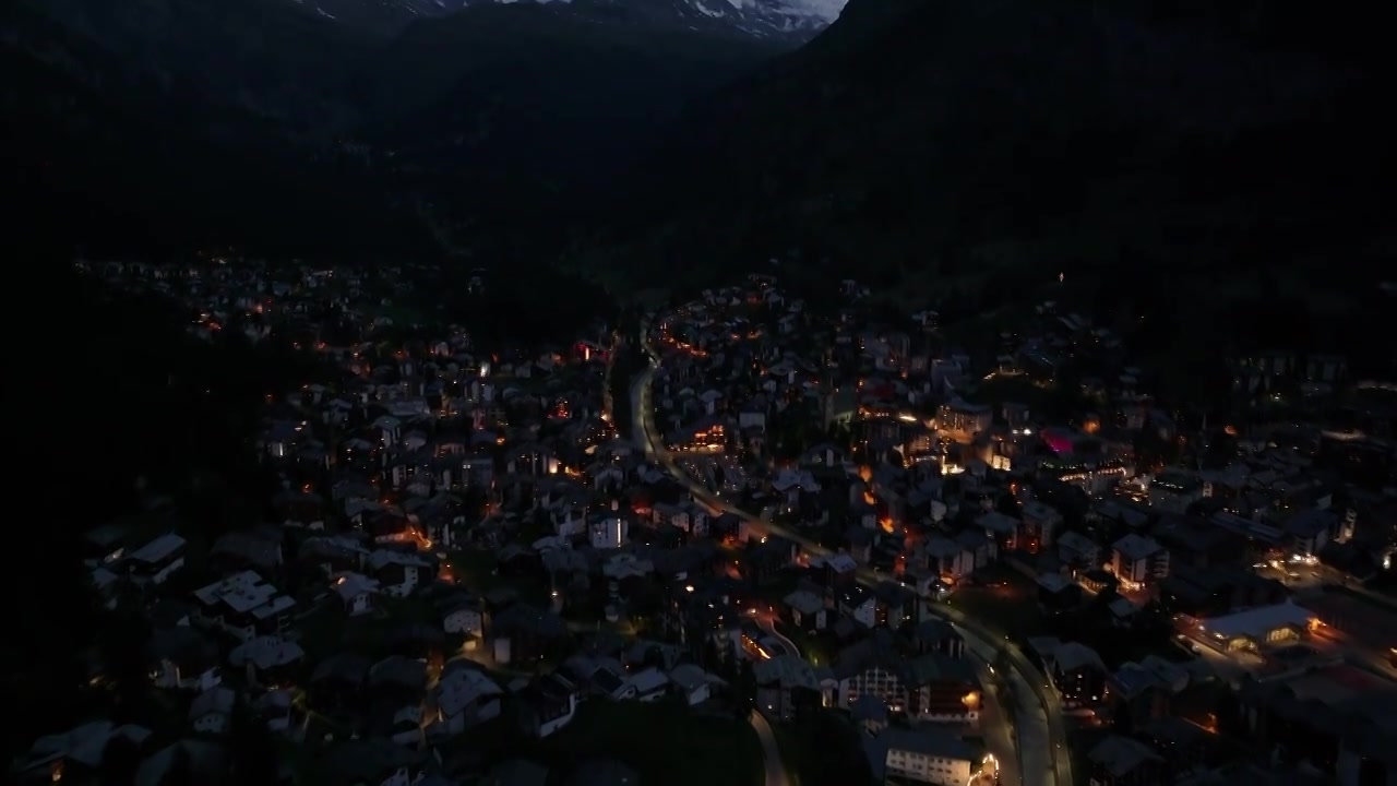航拍瑞士采尔马特小镇夜景视频下载