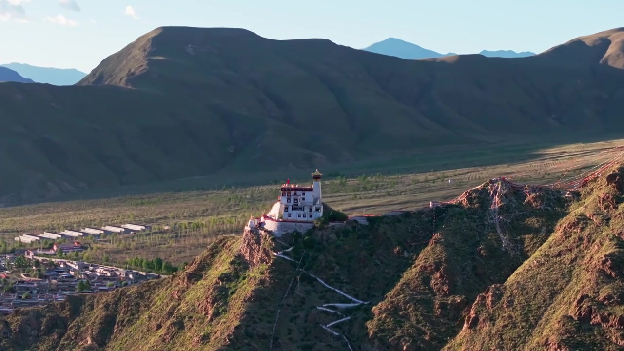 航拍西藏雍布拉康落日白昼风光视频素材