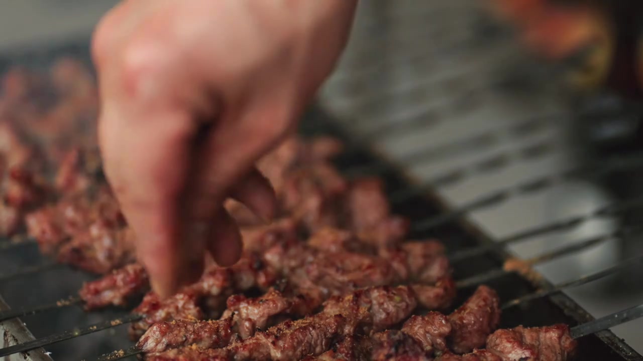 新疆美食烧烤羊肉串视频下载