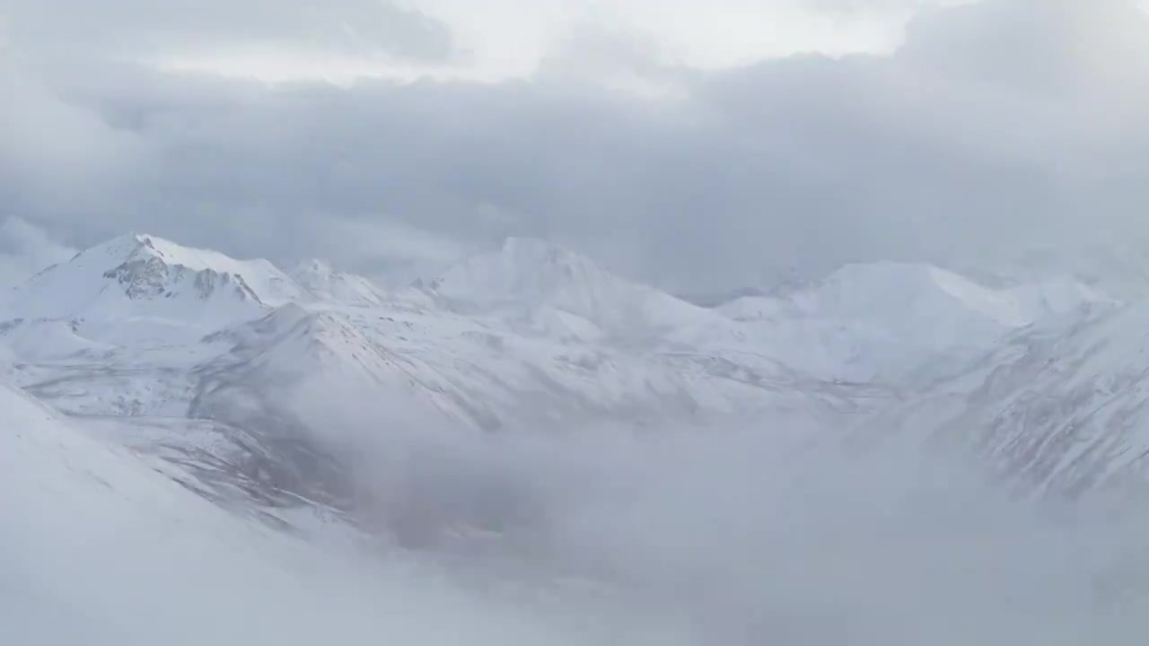 航拍四川巴塘318国道雪山风光视频素材