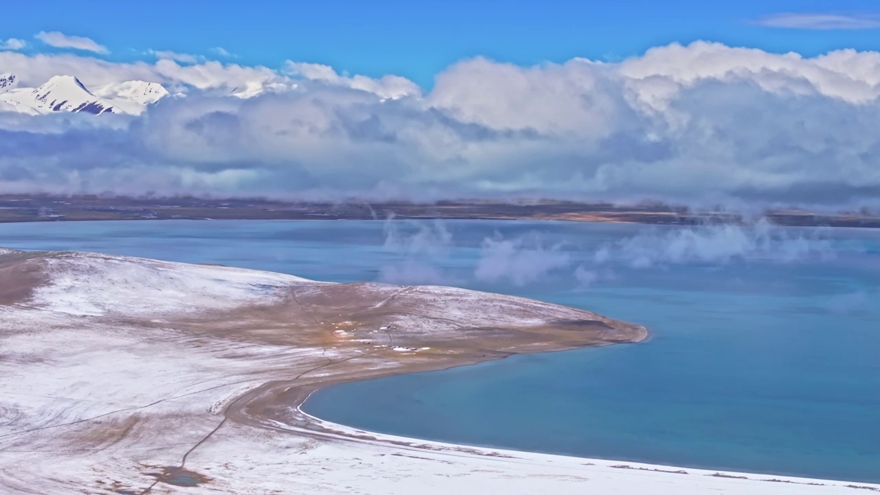 航拍阿里216国道羌塘无人区湖泊雪山白昼风光视频素材
