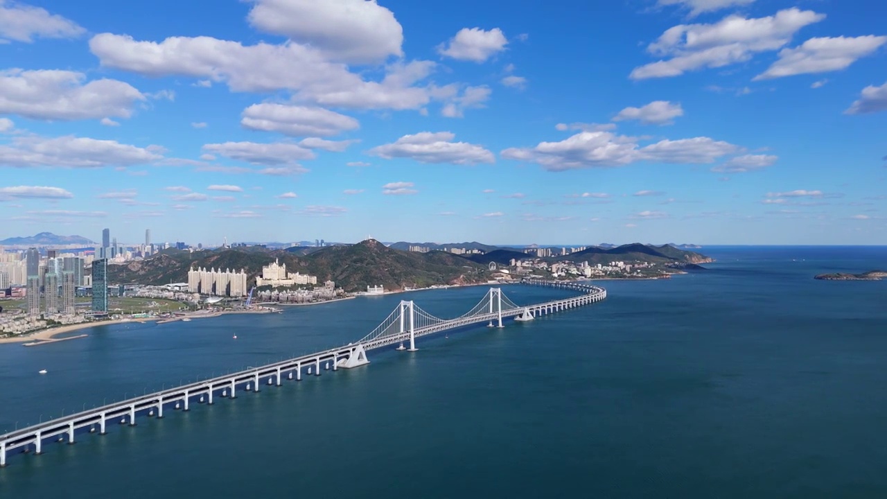 4K 超清 航拍 蓝天白云下的星海湾大桥 星海广场 莲花山视频素材