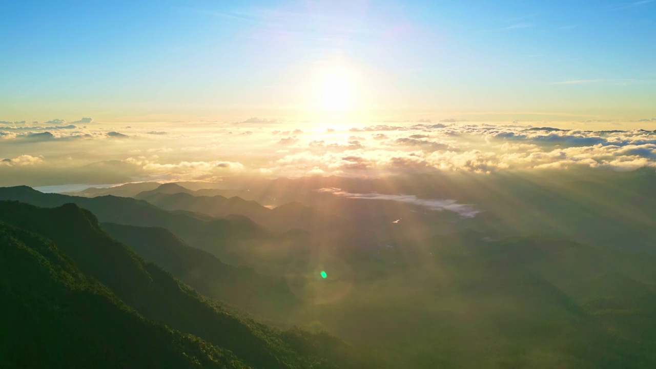 海南五指山热带雨林国家森林公园山脉群山日出云海朝霞耶稣光视频素材