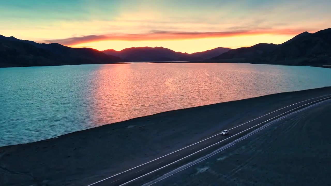 高原湖泊车拍航拍素材视频下载