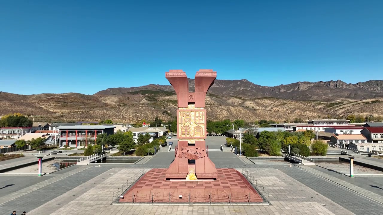 4k航拍内蒙古赤峰市中国清代蒙古王府博物馆喀喇沁亲王府广场雕塑视频下载