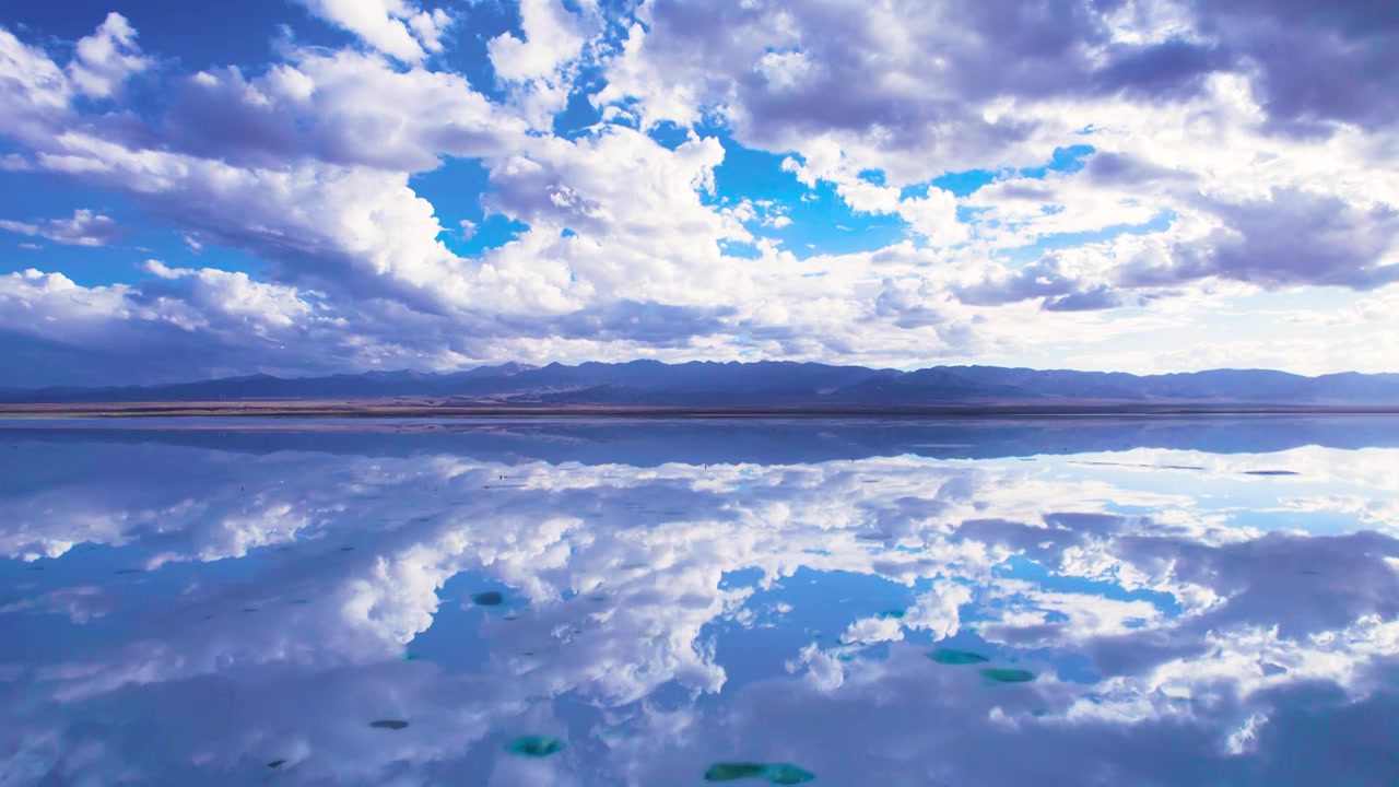 航拍青海茶卡盐湖云景天空之镜美丽风景视频下载
