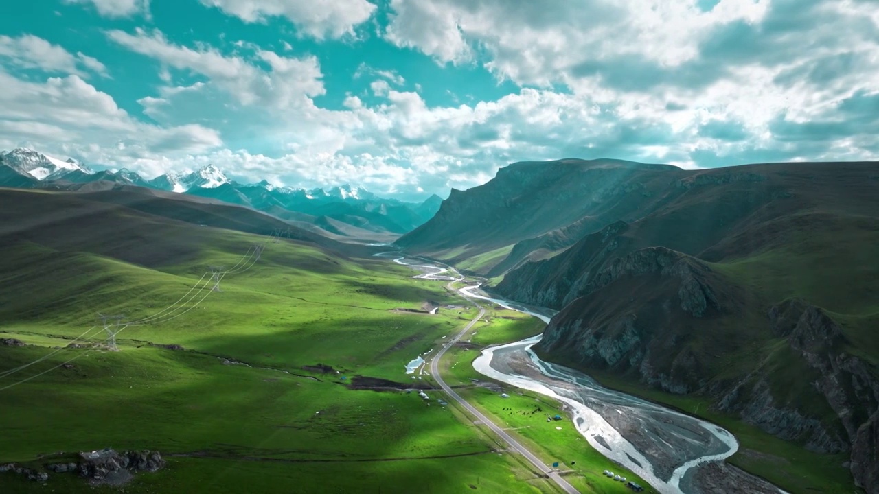 新疆巴音郭楞蒙古自治州巴音布鲁克航拍4K雪山视频购买