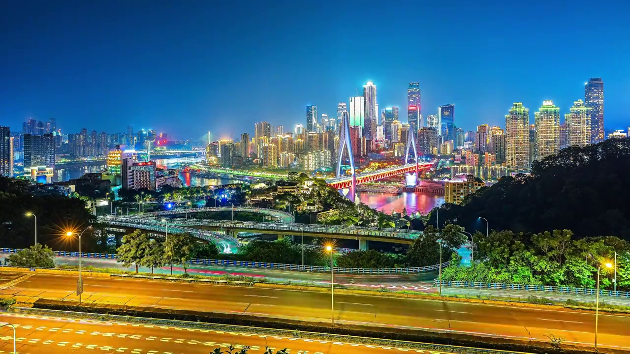中国重庆高架桥和城市天际线延时视频下载