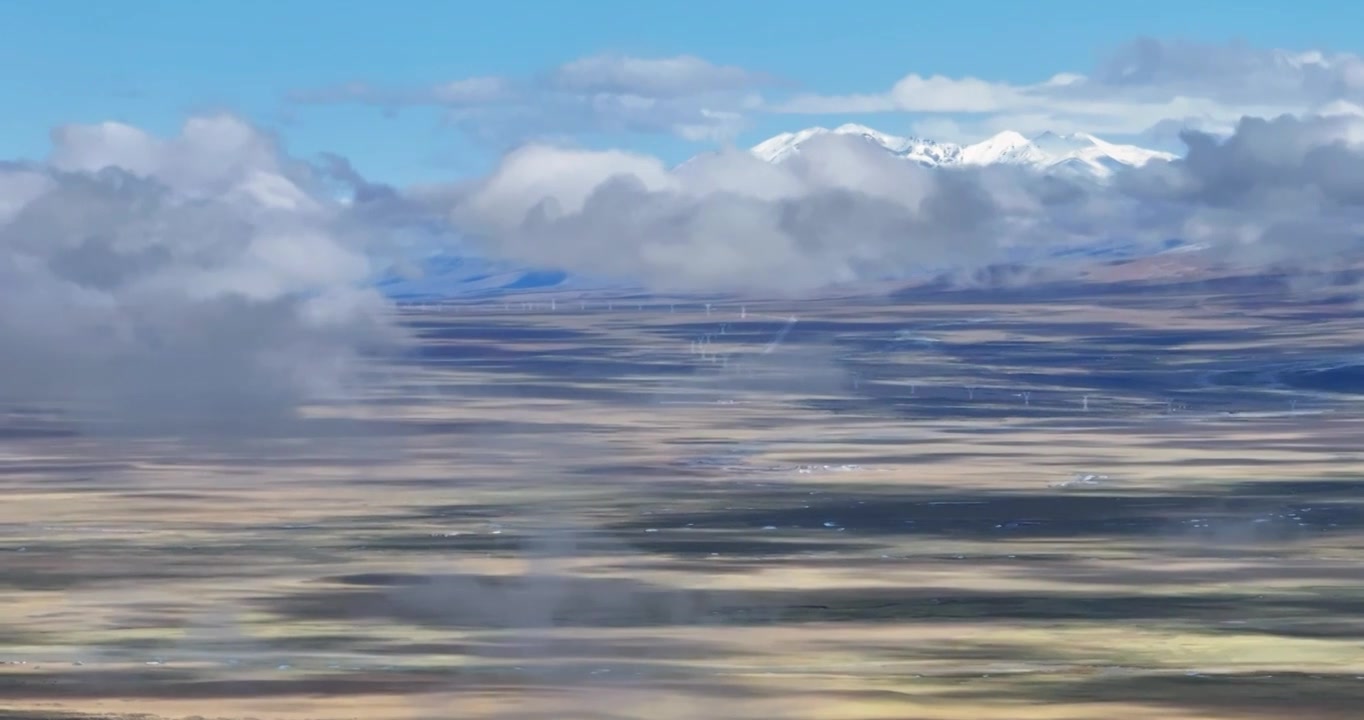 4K航拍西藏玛旁雍措雪山云海风光视频下载
