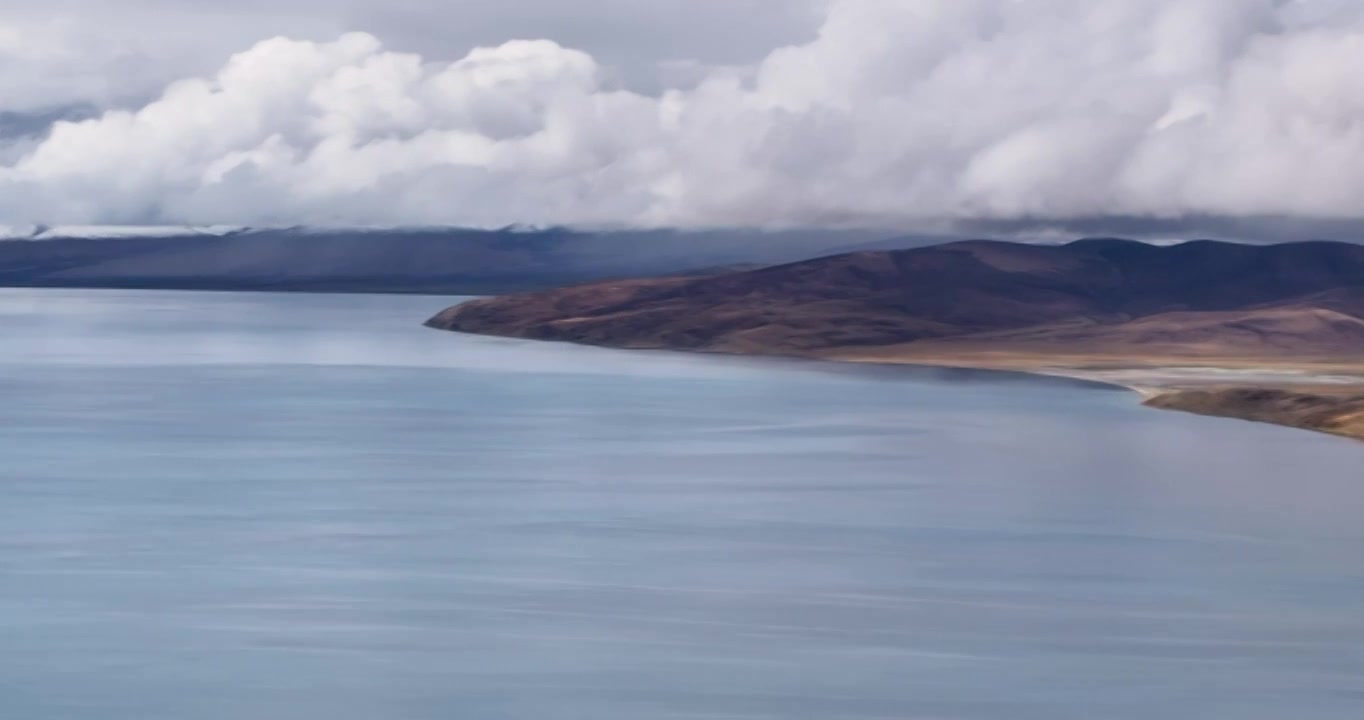 航拍西藏玛旁雍措云海湖泊风光视频下载