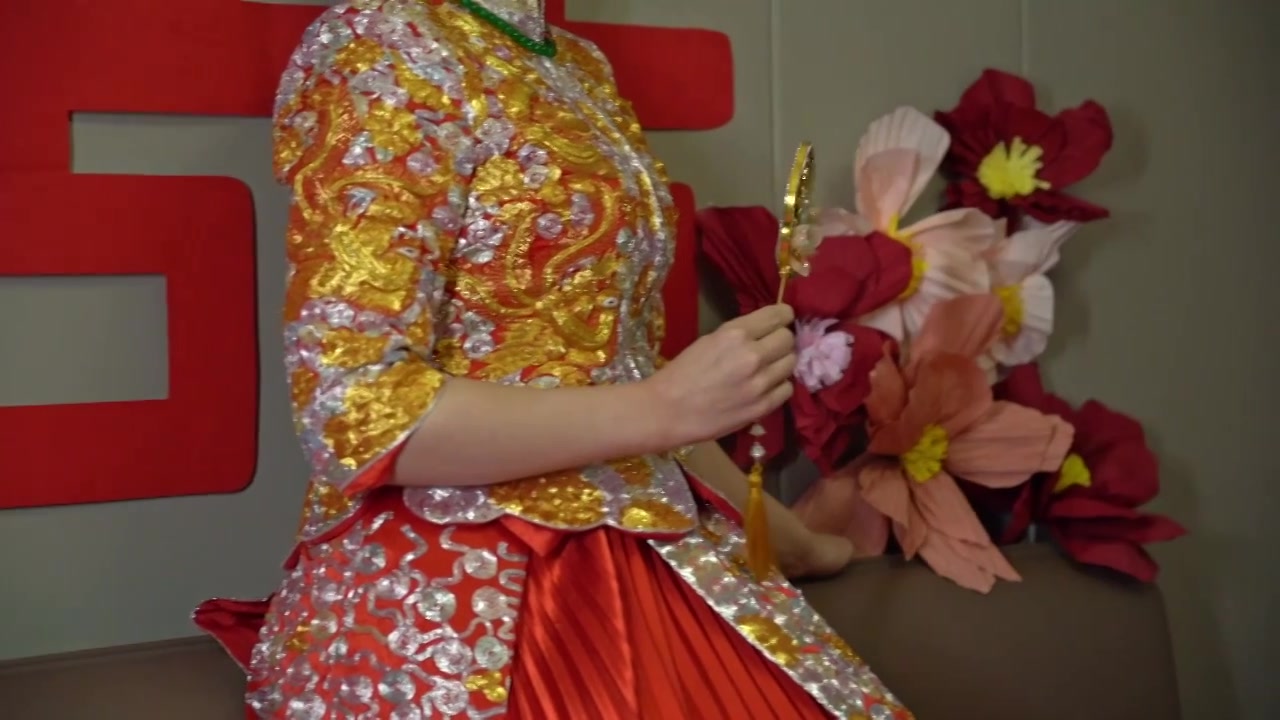 中国传统婚礼中式婚礼接亲仪式新娘展示绣荷衣喜庆视频下载