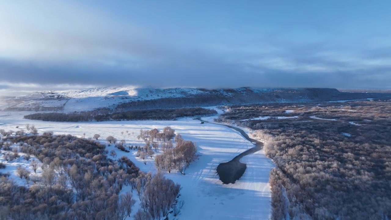 航拍内蒙古亚洲第一湿地雪景视频下载