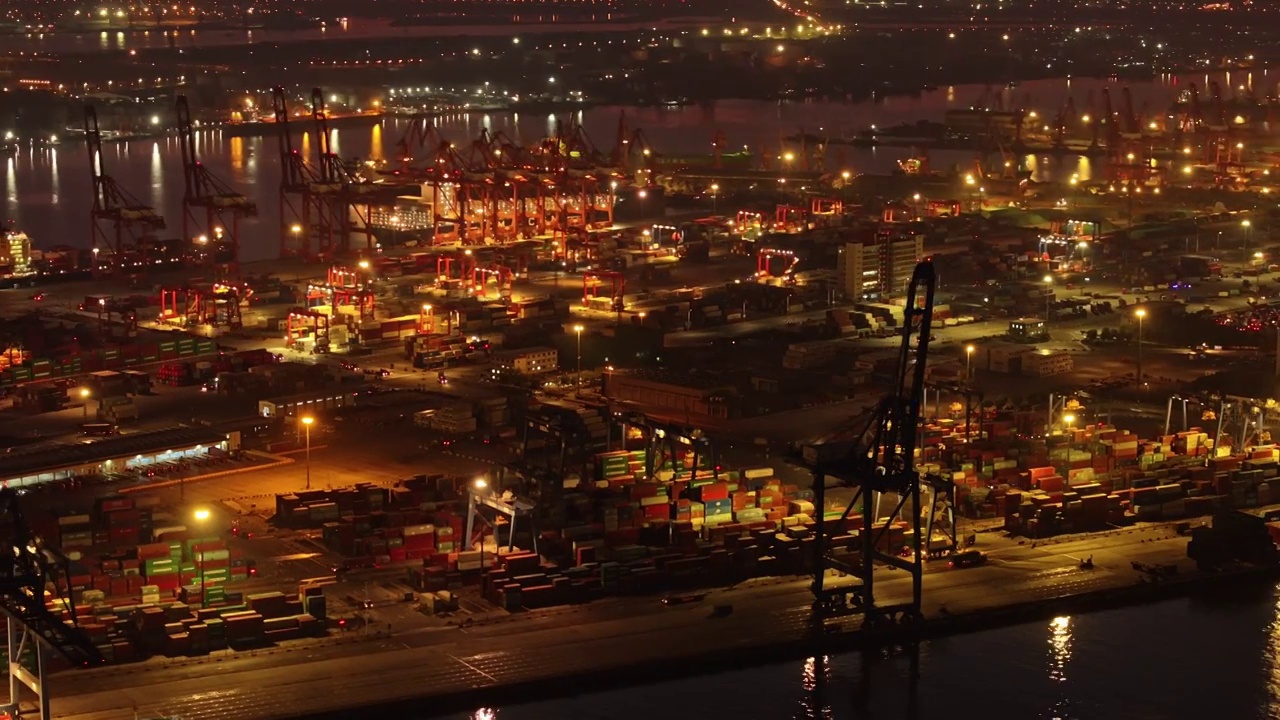 航拍夜景天津港集装箱货运码头视频素材