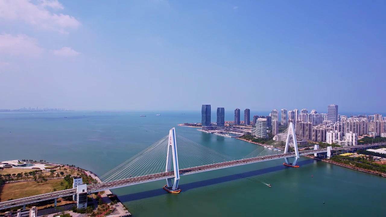 中国海南海口海甸河世纪大桥高视角航拍风光视频下载