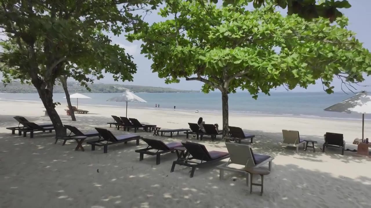 印尼巴厘岛金巴兰海滨度假村阳光沙滩风光视频下载