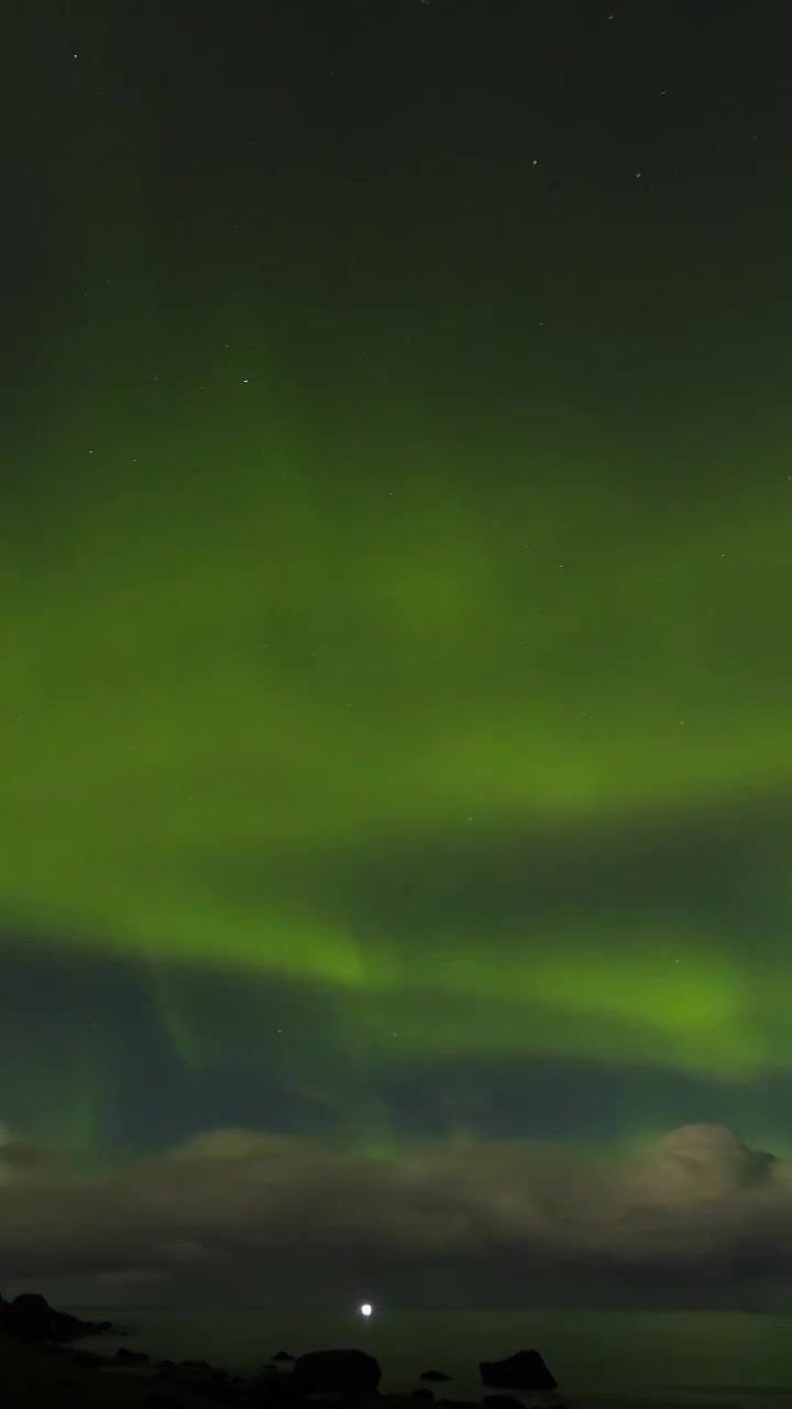 极光，北极光，挪威罗弗敦群岛的极光，绿色的极光视频下载