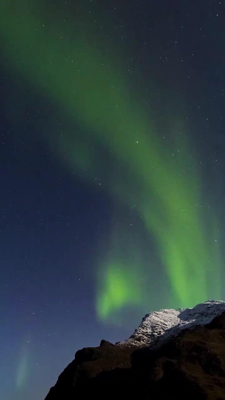 极光，北极光，挪威罗弗敦群岛的极光，绿色的极光视频素材