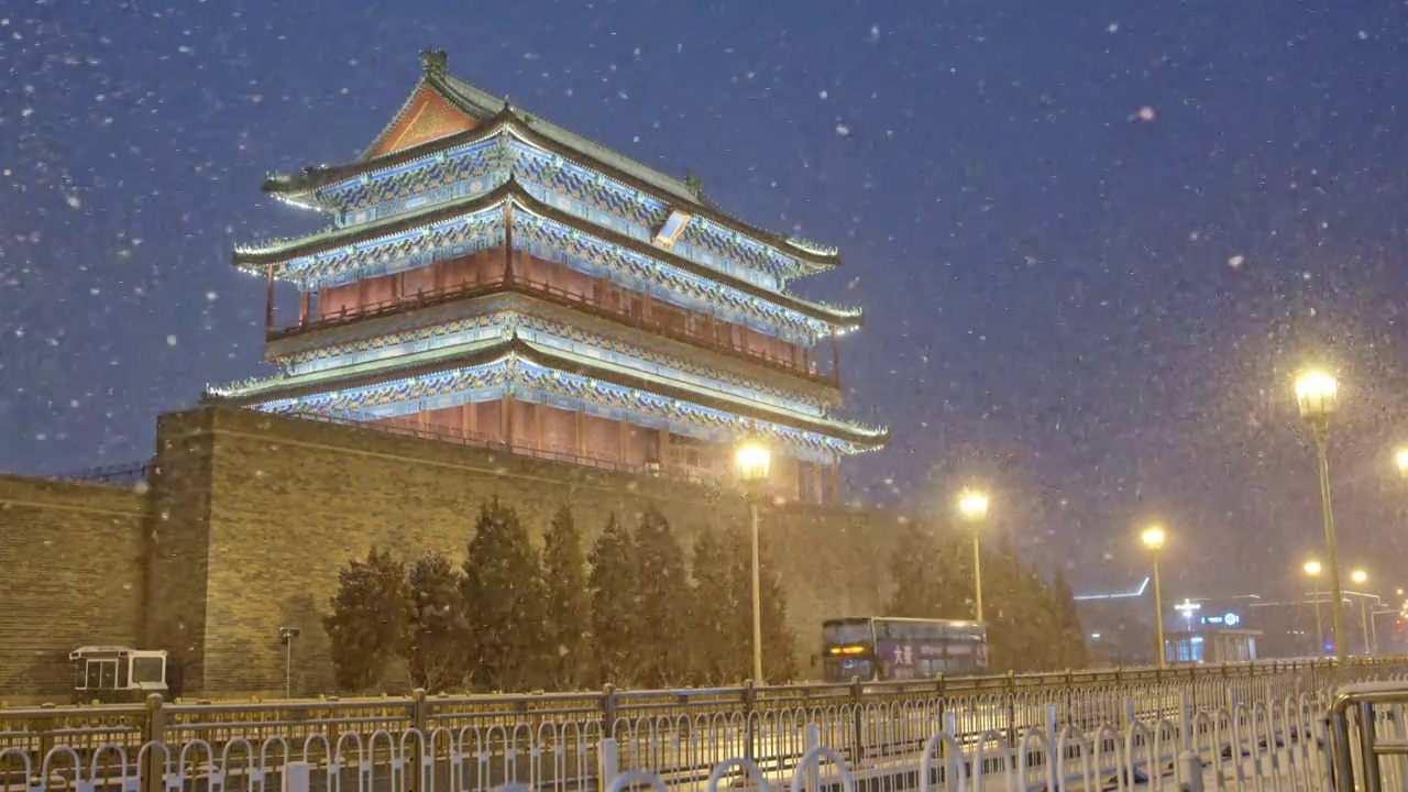 下雪中的北京正阳门前门大街视频购买