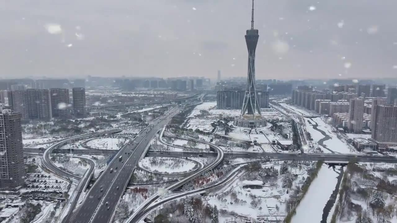 郑州冬季CBD中原福塔雪景城市风光航拍视频下载