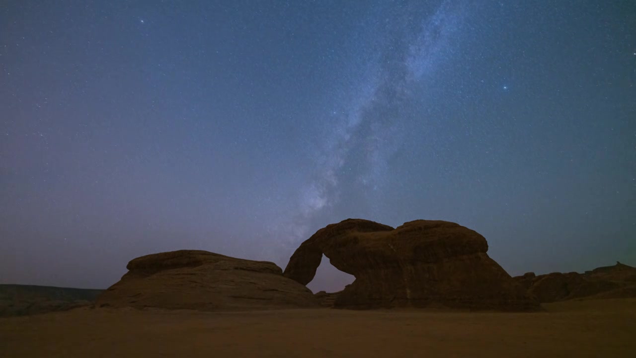 沙特阿拉伯埃尔奥拉彩虹岩（Rainbow Rock）星空银河延时视频下载