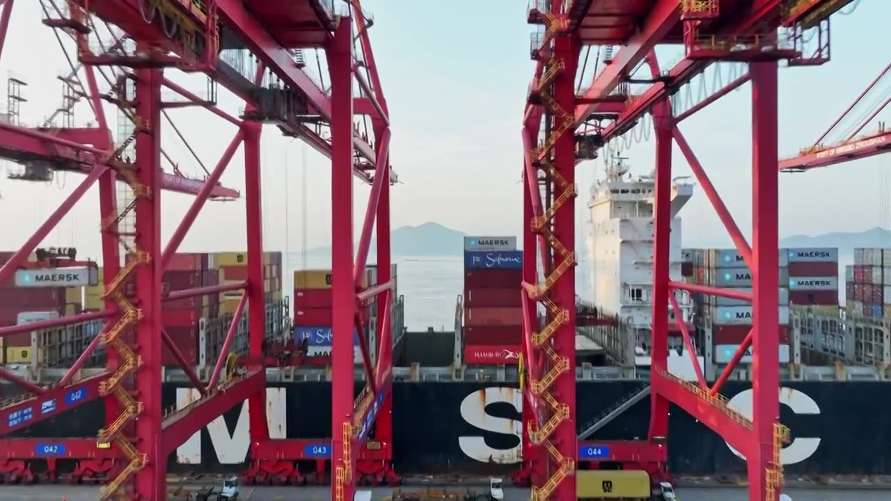 航拍宁波舟山港集装箱码头港口视频素材