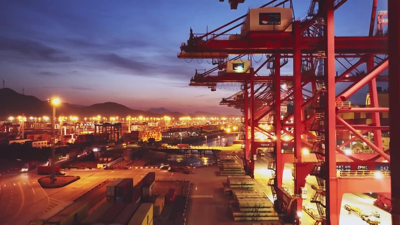航拍宁波舟山港集装箱码头港口夜景视频下载
