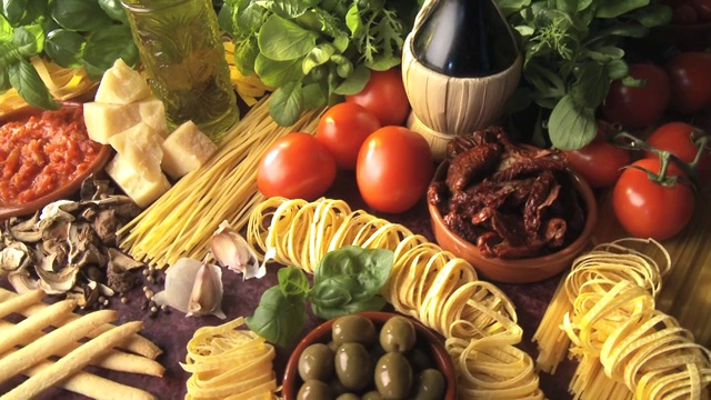 意大利食材的静物画视频素材