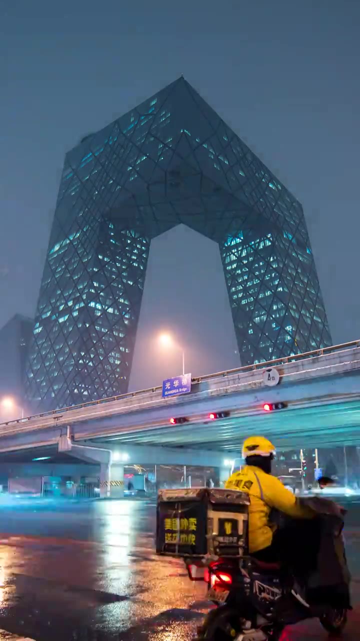 北京中央电视台雪景路口视频下载