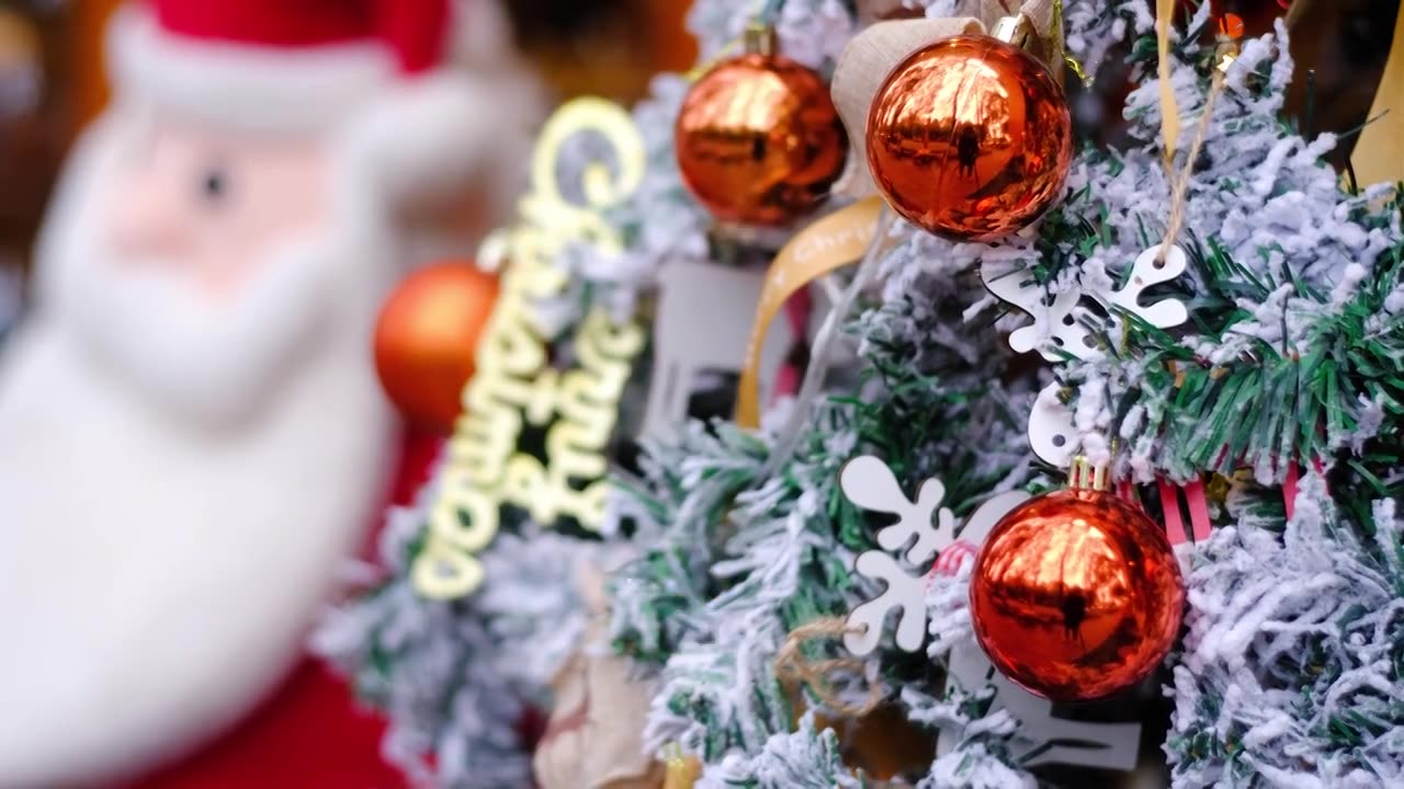四川绵阳圣诞节装饰彩灯，圣诞树，礼物视频下载