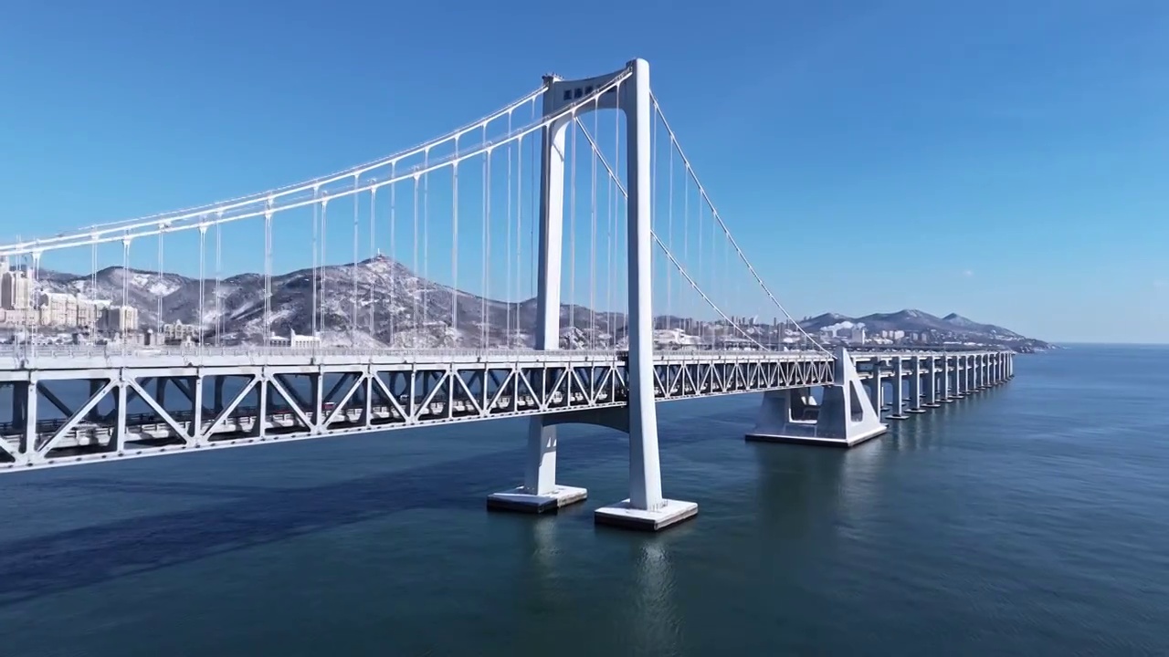 4K 航拍 雪后的星海湾大桥视频下载