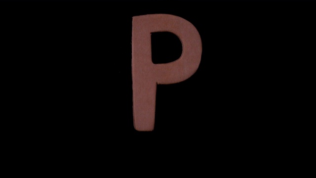 字母p在黑色背景上慢镜头升起视频素材